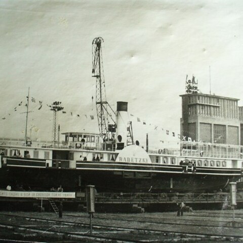 Радецки на стапели в русенската корабостроителница