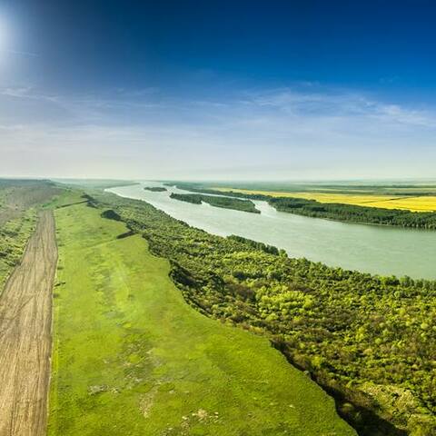 Поглед към р. Дунав, в близост до града